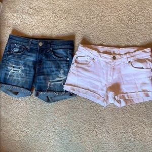 blue american eagle and white levi shorts